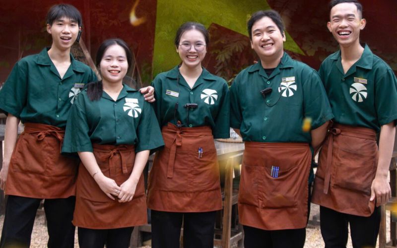 May tạp dề quán buffet dạng lửng