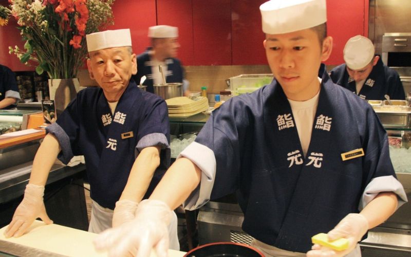 Đồng bộ hóa với trang phục bếp kiểu Nhật