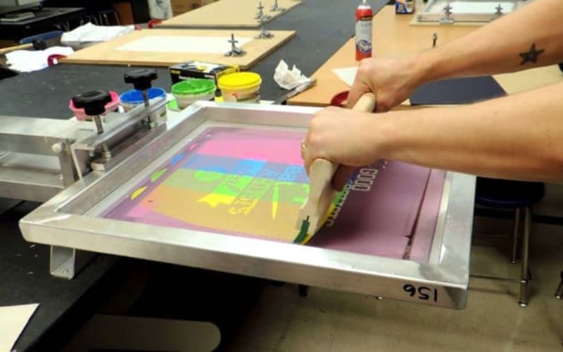 In lụa (in lưới thủ công hoặc bán tự động)