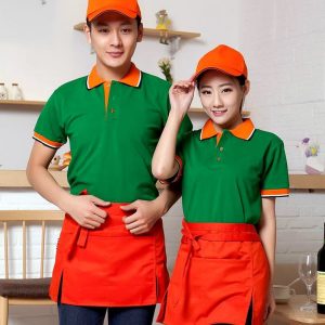 Combo áo đồng phục polo xanh lá phối tạp dề và mũ lưỡi trai màu cam