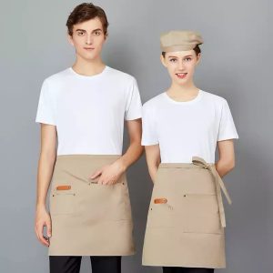 Combo áo thun màu trắng kết hợp tạp dề ngắn màu nâu be, mũ nâu