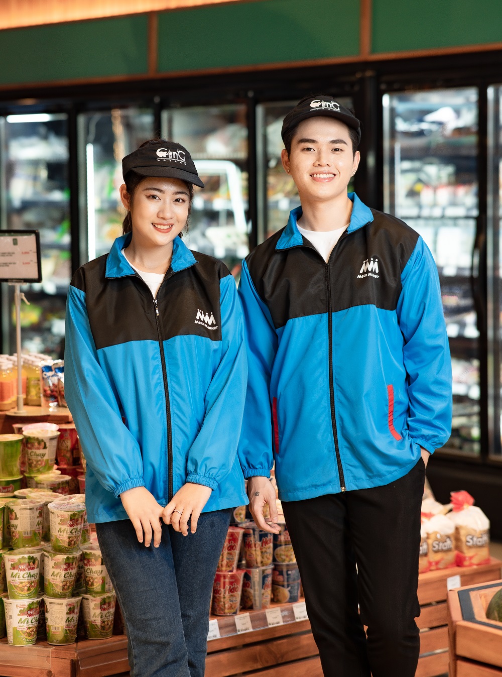 Đồng phục áo khoác gió màu xanh da trời thương hiệu siêu thị