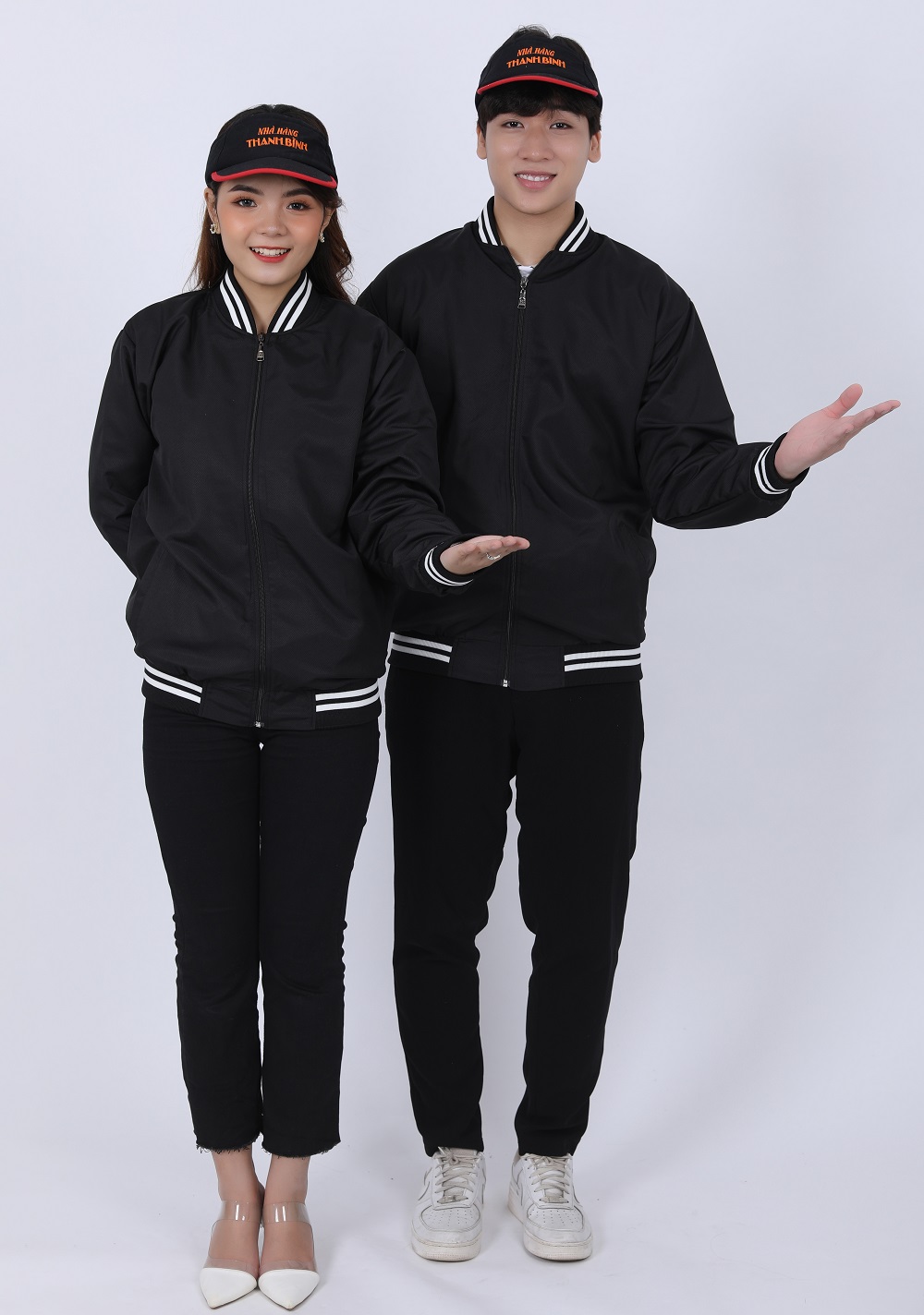Đồng phục áo gió màu đen cổ viền trắng