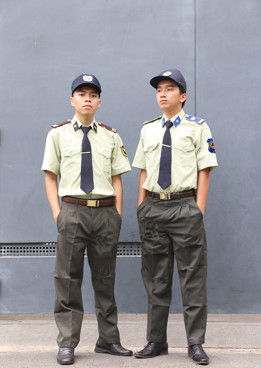 Đồng phục bảo vệ khách sạn xanh rêu, đầy đủ phụ kiện