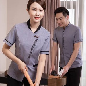 Đồng phục buồng phòng khách sạn màu ghi họa tiết đặc biệt, form Loose Fit vải kate ford