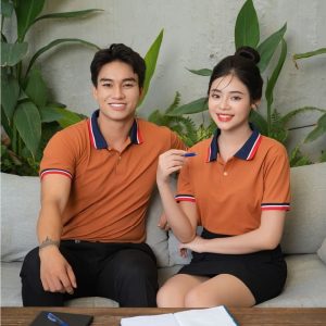 Đồng phục công ty màu nâu phối cổ áo và tay áo nhiều màu