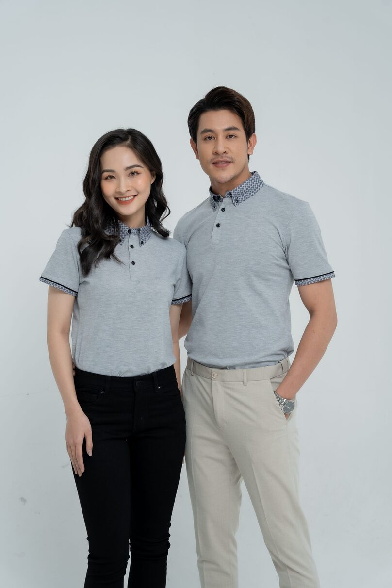 Đồng phục công ty màu xám cổ phối họa tiết