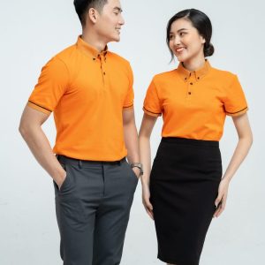 Đồng phục cửa hàng điện tử điện lạnh màu cam, cổ bẻ vải Lacoste, form Regular Fit