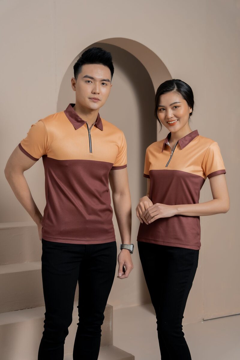 Đồng phục cửa hàng điện tử điện lạnh màu nâu phối cam, cổ bẻ, form Regular Fit, vải Lacoste Soft trơn 