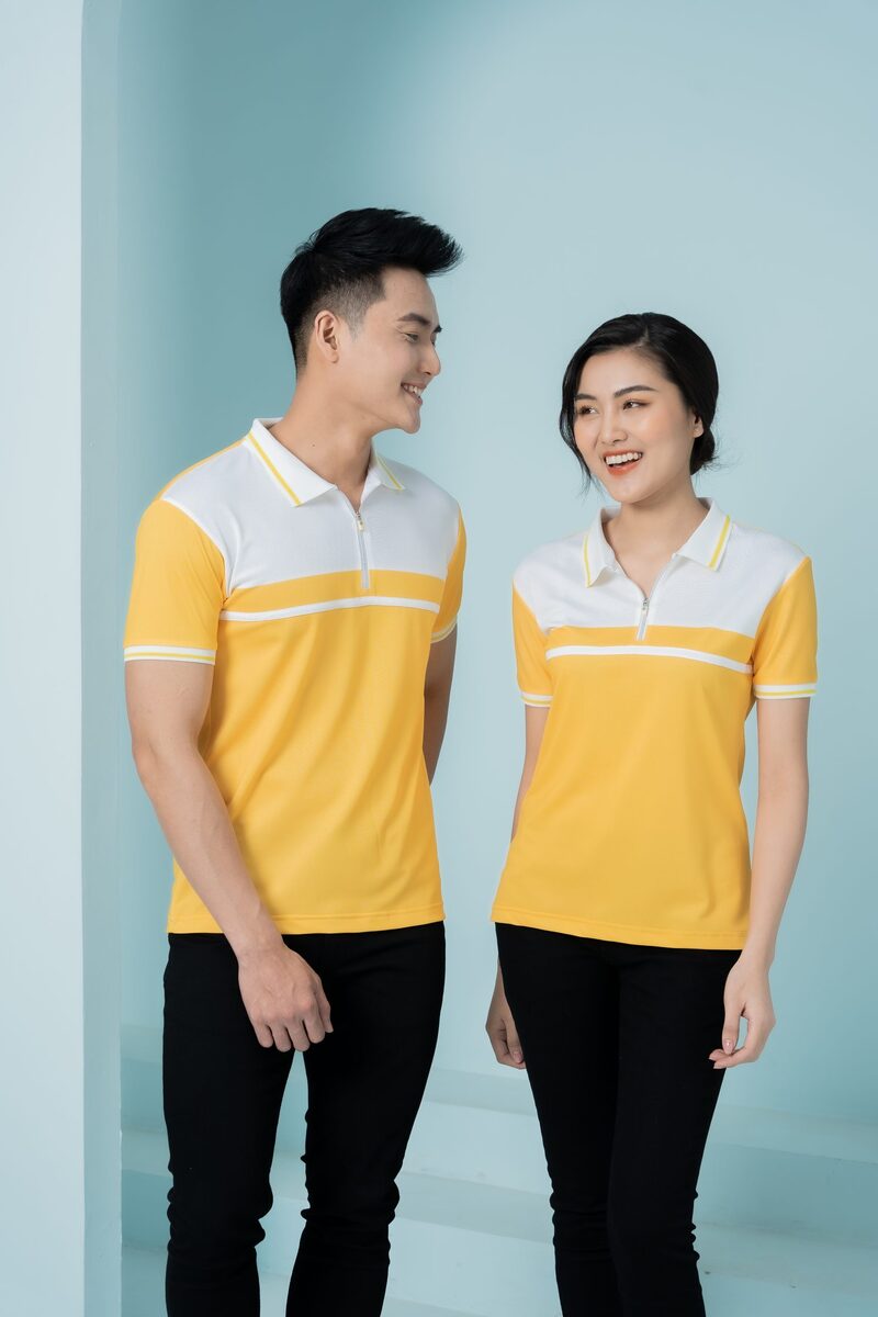 Đồng phục cửa hàng điện tử điện lạnh màu vàng phối cổ trắng, form Regular Fit, cổ bẻ, tay ngắn vải Lacoste Soft trơn 