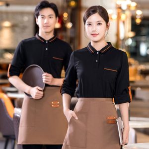Mẫu trang phục nhà hàng màu đen phối tạp dề nâu