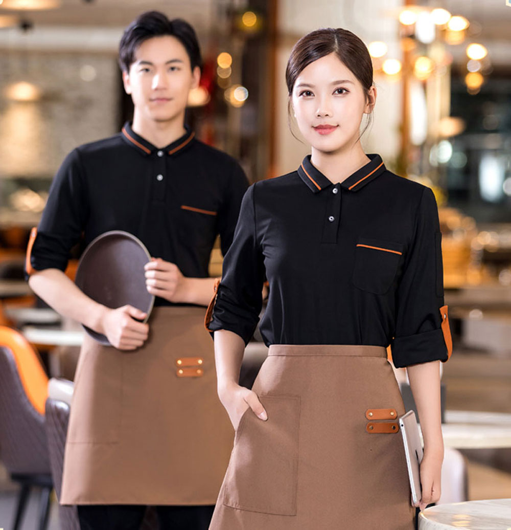 Mẫu trang phục nhà hàng màu đen phối tạp dề nâu
