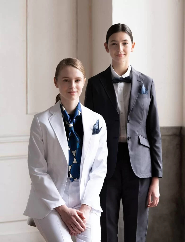 Đồng phục quản lý khách sạn phối nơ hoặc khăn voan, form Regular Fit, vải Kate trơn