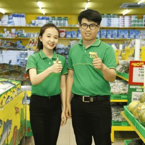 Đồng phục siêu thị điện máy xanh tay ngắn, cổ bẻ ấn tượng, vải Lacoste Soft, form Regular Fit