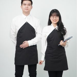 Đồng phục tạp dề màu đen cài lên cúc áo