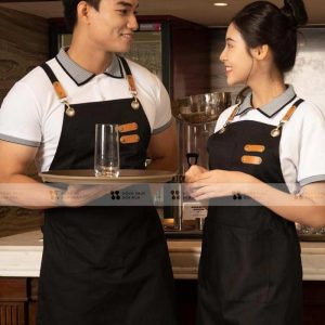 Đồng phục tạp dề màu đen dáng yếm thời trang in logo ngực trái