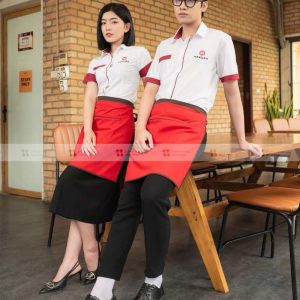 Đồng phục tạp dề dáng ngắn màu đỏ kết hợp sơ mi trắng Manwah