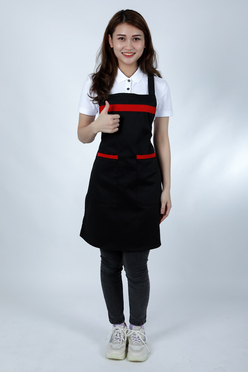 Đồng phục tạp dề tiệm nail màu đen phối viền ngang màu đỏ